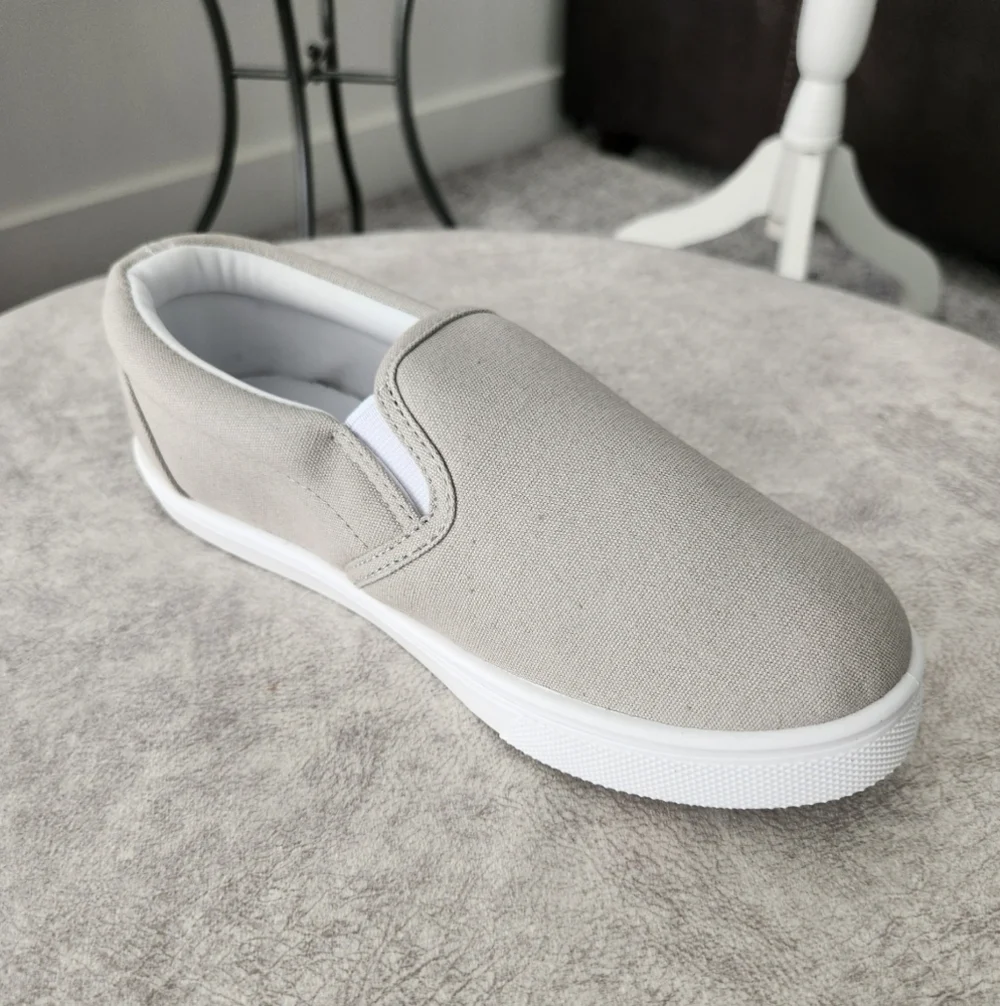 JustFab Kids Basic Slip On Sneakers size 2. New without tags.